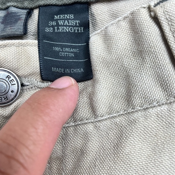 REI Khaki Organic Cotton Utility Cargo Hiking Pants 36x32 - Picture 4 of 4